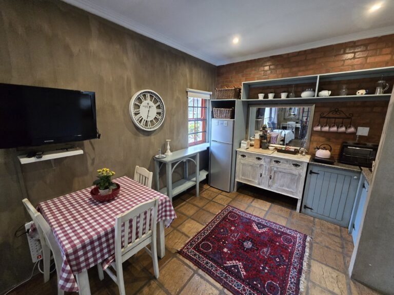 Room 2 - Kitchenette
