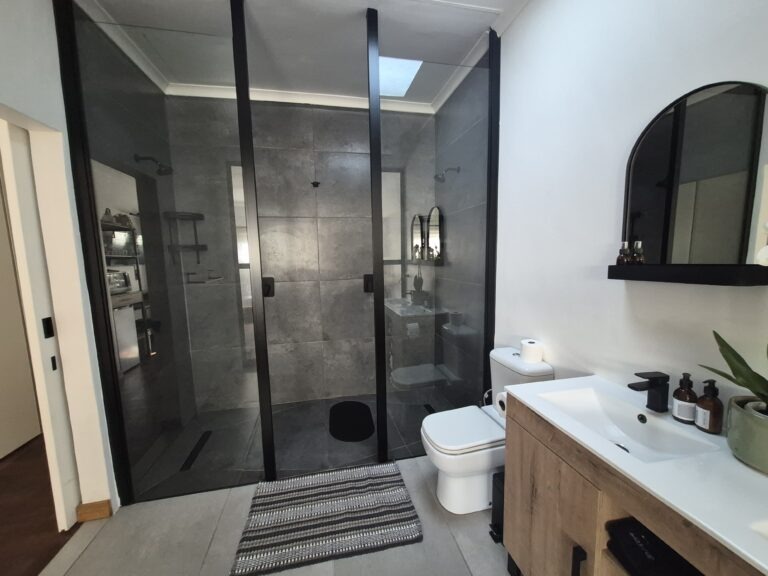 Room 4 - Bathroom | Shower